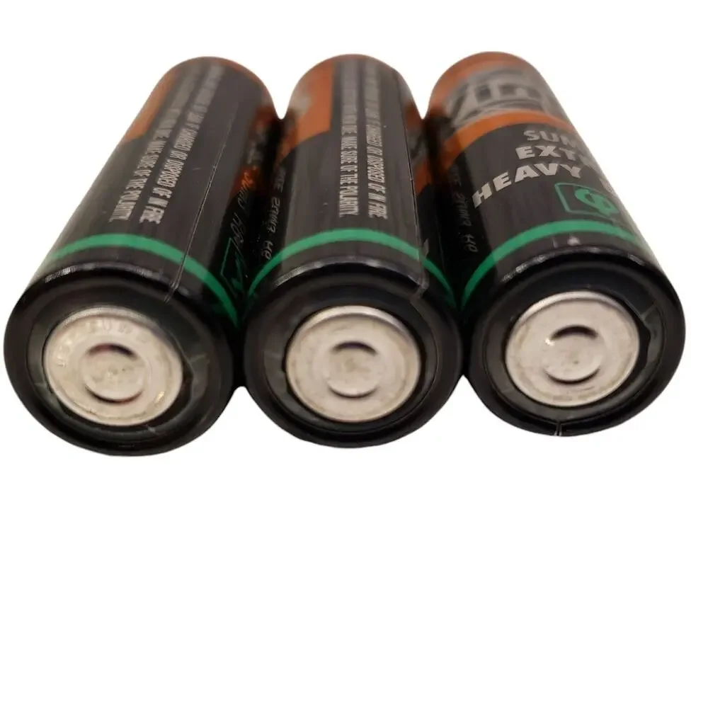 VINTAGE Vinnic AA Battery SUM3 1.5 Volt Extra Heavy Duty Orange Black Collector